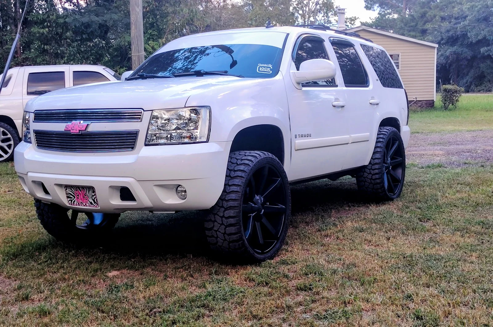 Greg's Elite Window Tinting shop exterior